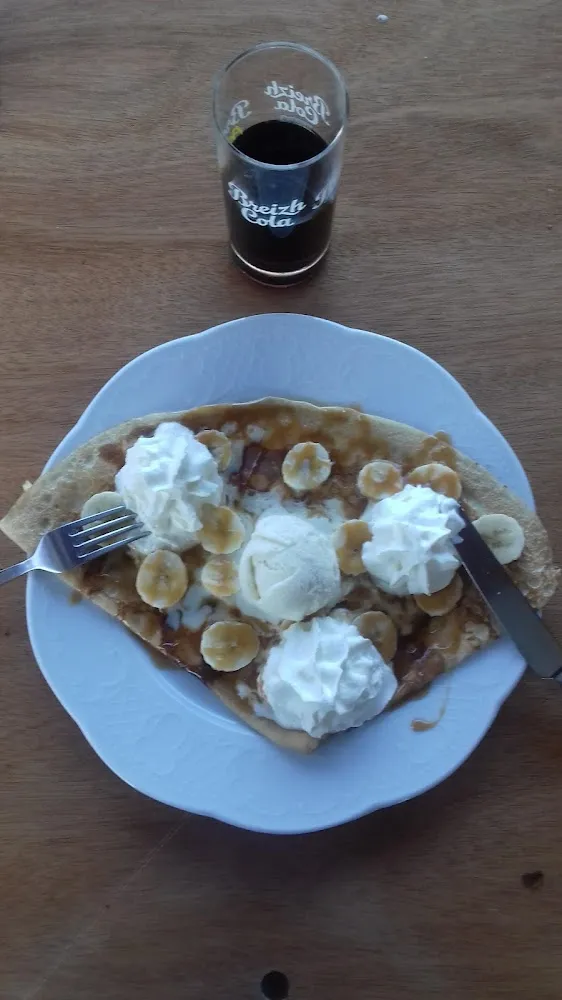Crêpe Au Caramel Au Beurre Salé Avec Bananes